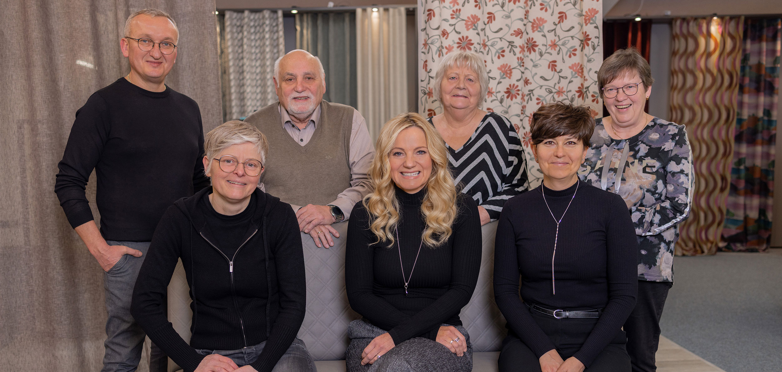 Das Team von Raumausstattung Storck in Bohmte: Persönliche Beratung durch Experten für Fensterdekoration, Sonnenschutz und Wohnraumgestaltung.